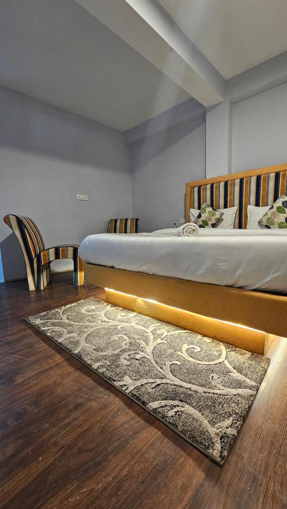 Hotel English Rose, #Personal Parking, #Petfriendly, #Garden, #Bonfire Under The Stars Manāli Exteriér fotografie