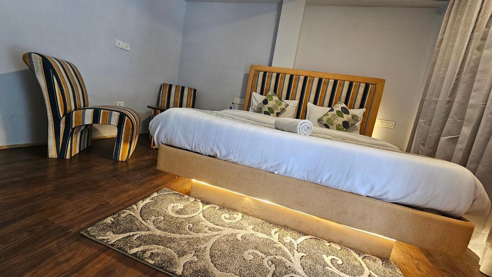 Hotel English Rose, #Personal Parking, #Petfriendly, #Garden, #Bonfire Under The Stars Manāli Exteriér fotografie